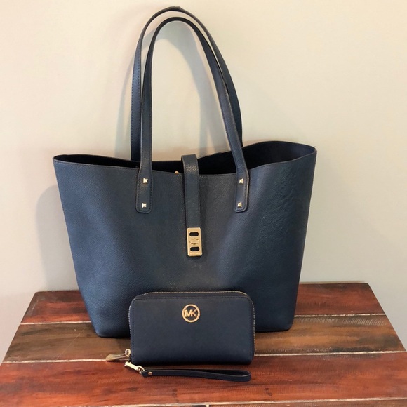 Michael Kors Handbags - 🌸 Michael Kors Karson Tote HandBag & Wallet Blue